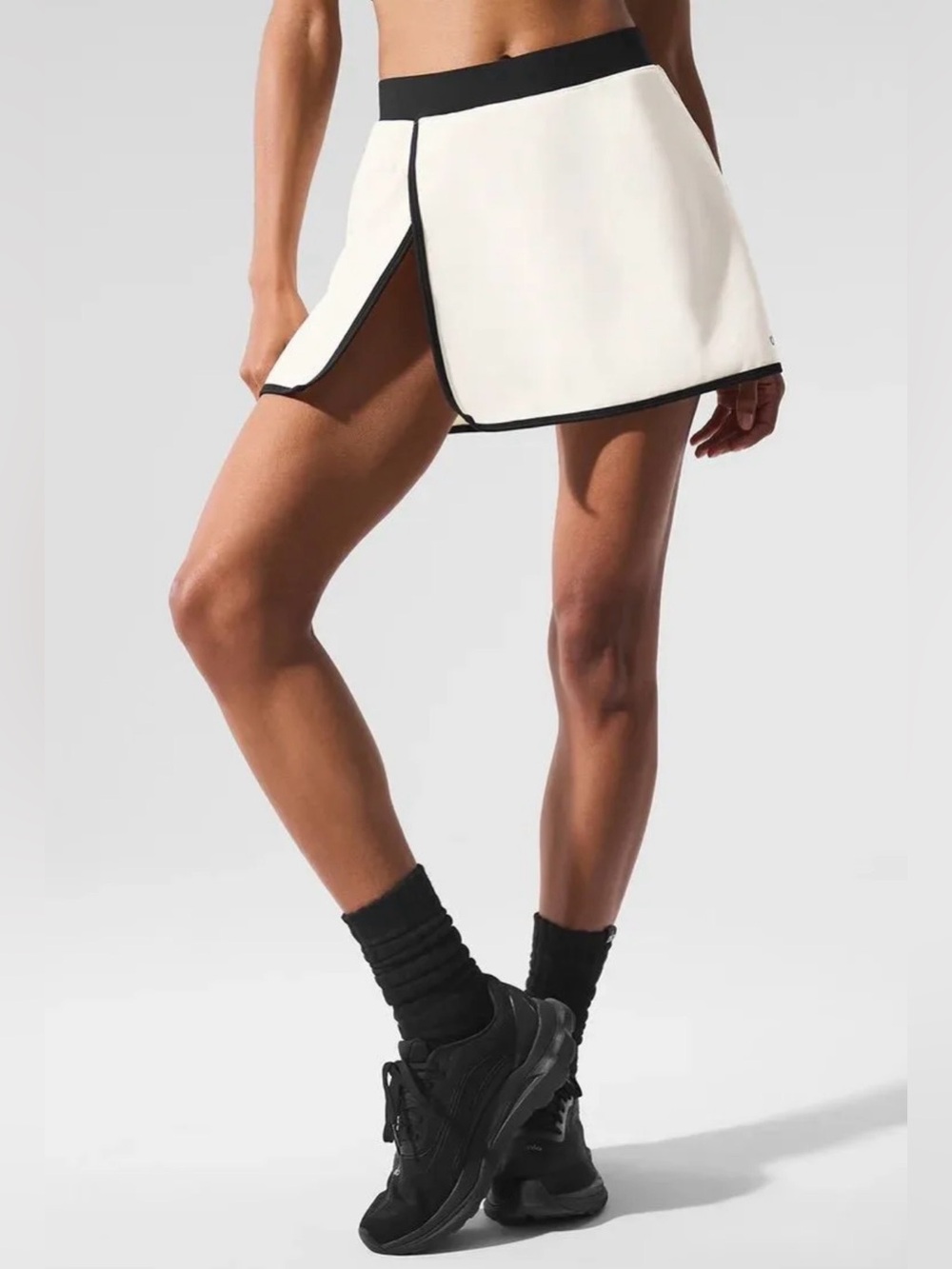 Alo Yoga Airbrush Streamlined Skirt Ivory/Black - Picture 4 of 13